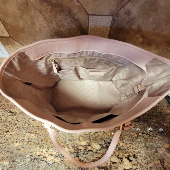 MICHAEL KORS CARRY ALL TOTE - Picture 8 of 12